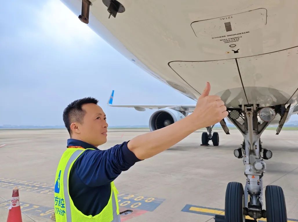 跟着南航机务一起看大片