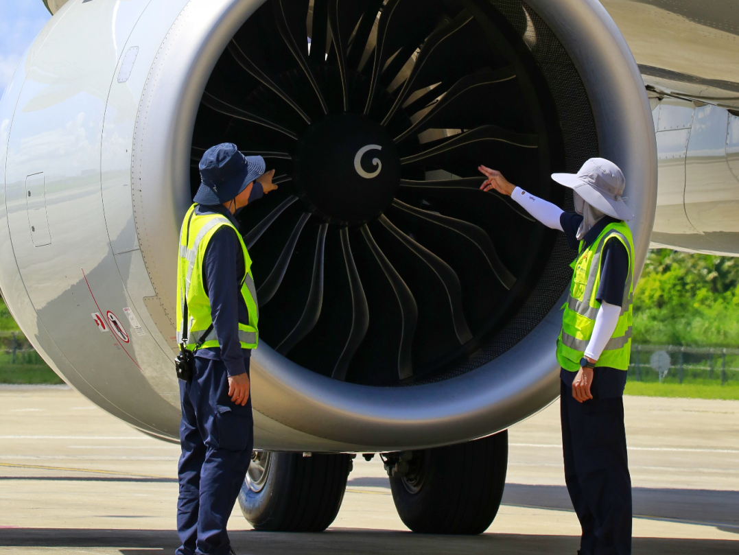 跟着南航机务一起看大片