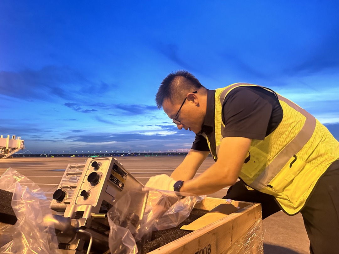 跟着南航机务一起看大片