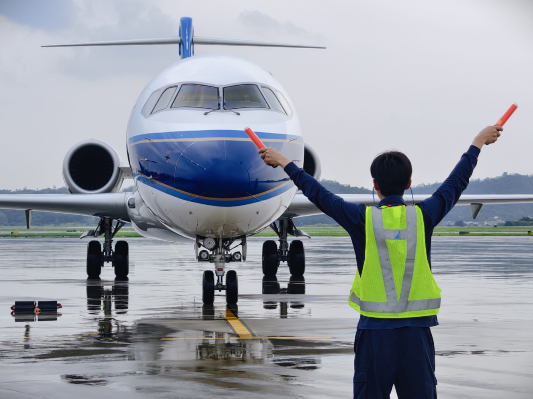 跟着南航机务一起看大片