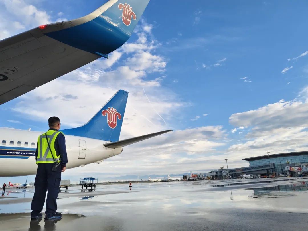 跟着南航机务一起看大片