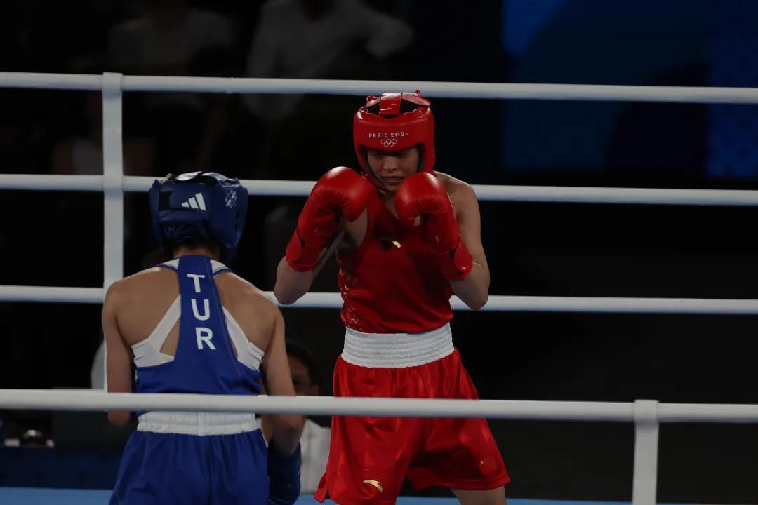 当地时间8月8日,巴黎奥运会拳击女子54公斤级决赛,河北运动员常园在
