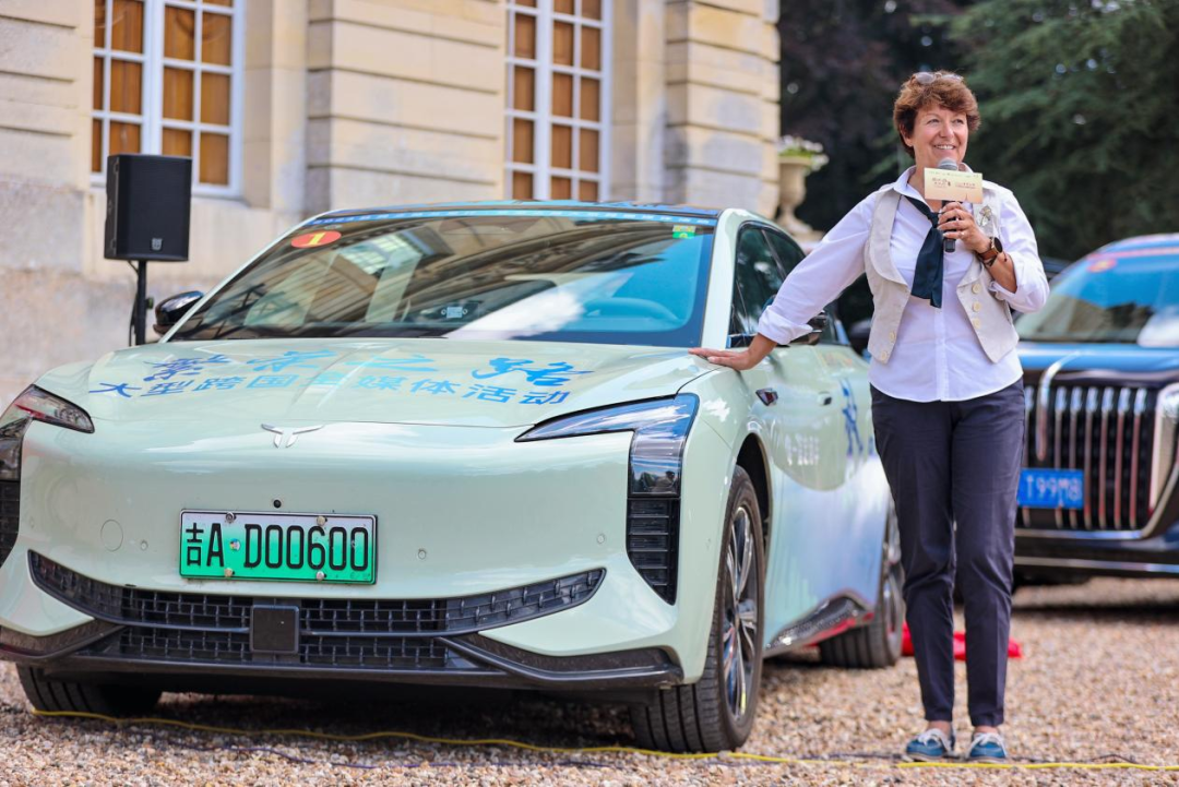 万里丝路·"旗"迹旅程|法国赠车仪式