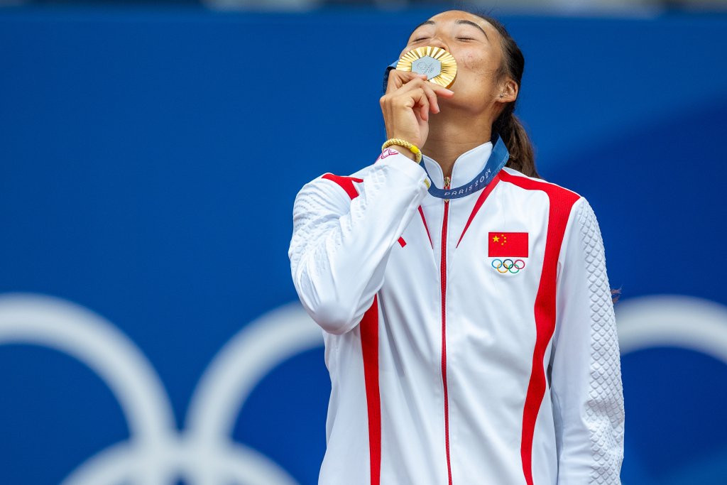 　郑钦文和中国网球迎来突破。