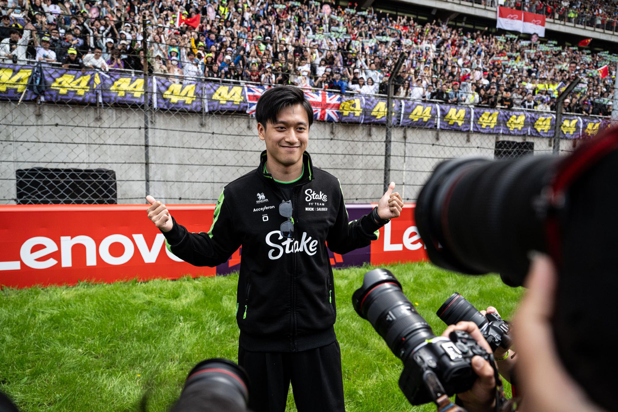 周冠宇接受The Race独家采访时谈到主场比赛的感受和未来F1中国车手的前景…|周冠宇|中国车手|F1_新浪新闻