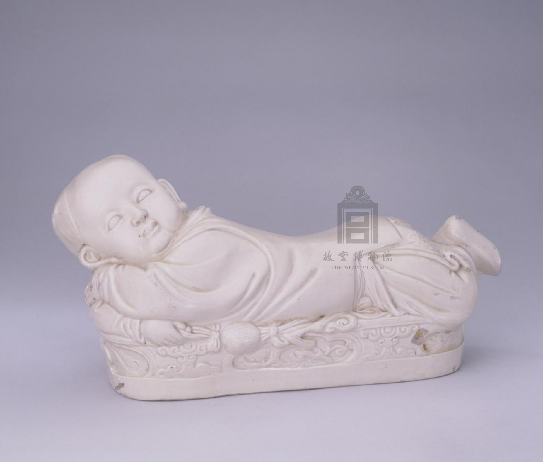 宋代定窑白釉孩儿枕