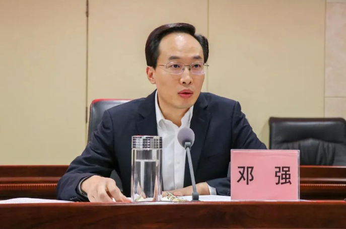 这县县长被查后,前县委书记主动投案