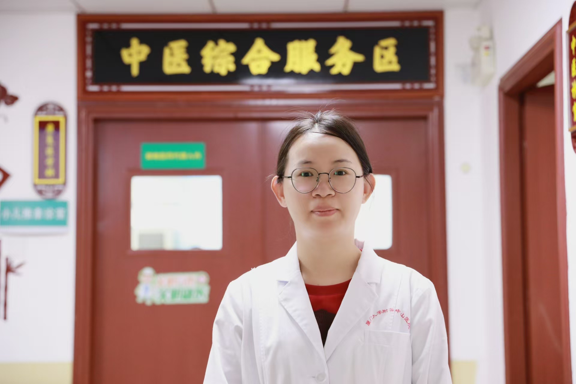 厦门网直播《厦门人的一天》:基层女中医|厦门人的一天|中医|老中医_新浪新闻