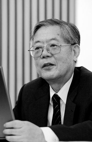 中国科学报刊文:周光召是中国科技界当之无愧的一面旗帜|周光召|中国科学院|物理_新浪新闻