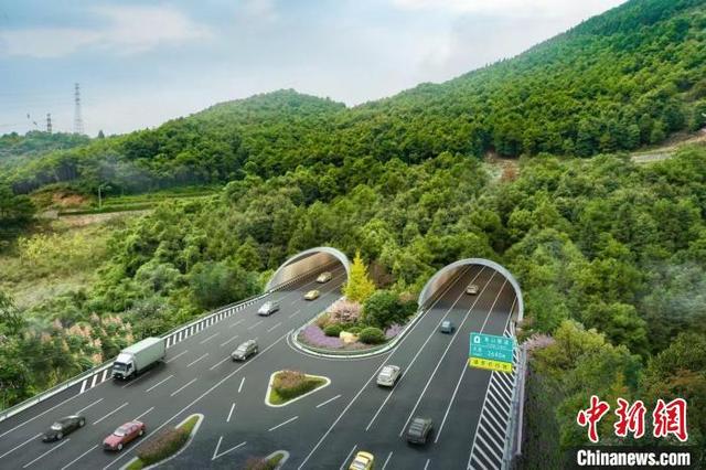 图为成渝高速改扩建项目箕山隧道效果图。重庆市交通运输委员会供图