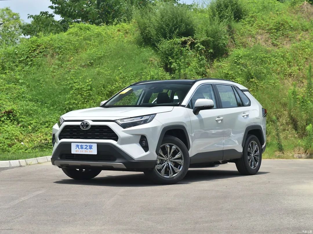 丰田rav4荣放定位是紧凑型suv,在这个级别中rav4荣放也算是久经沙场的