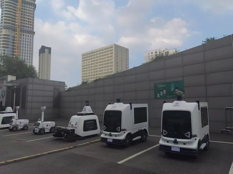 图为展区中陈列的“无人车” 记者陈燕南/摄影