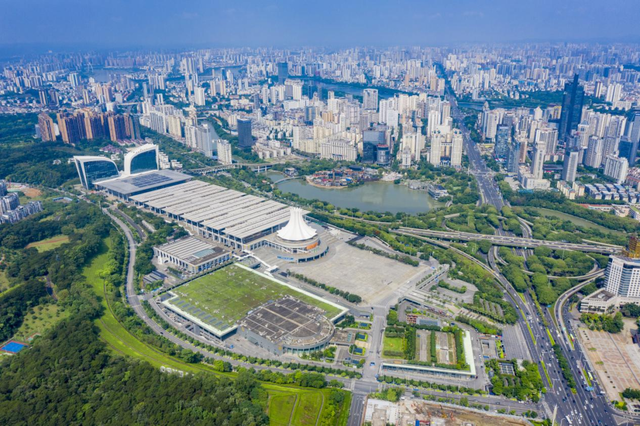 会展中心航拍大图(南宁日报 黄维业 摄)