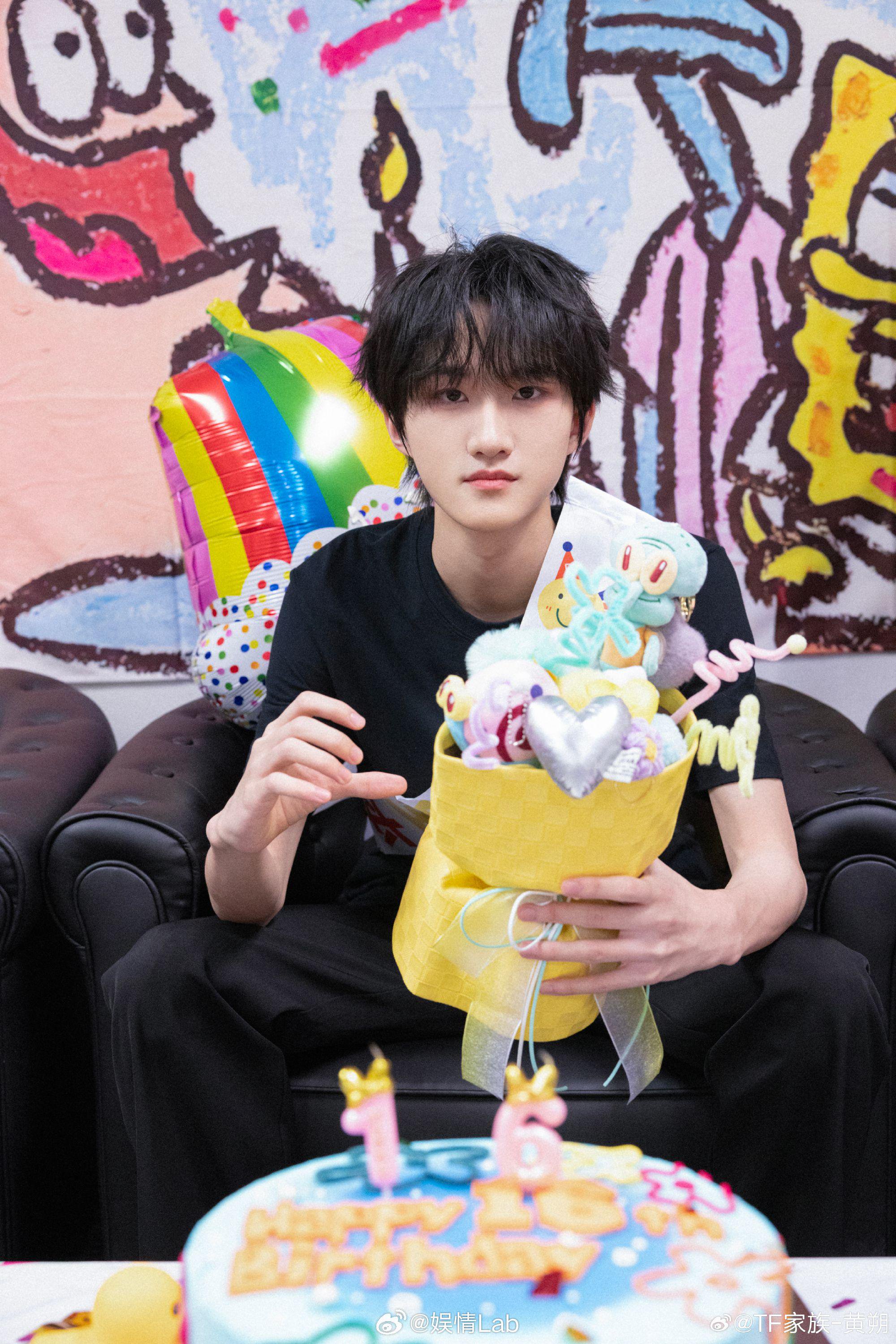 祝@TF家族-黄朔 生日快乐 新的一岁也要顺顺利利…|舞台|牛奶_新浪新闻