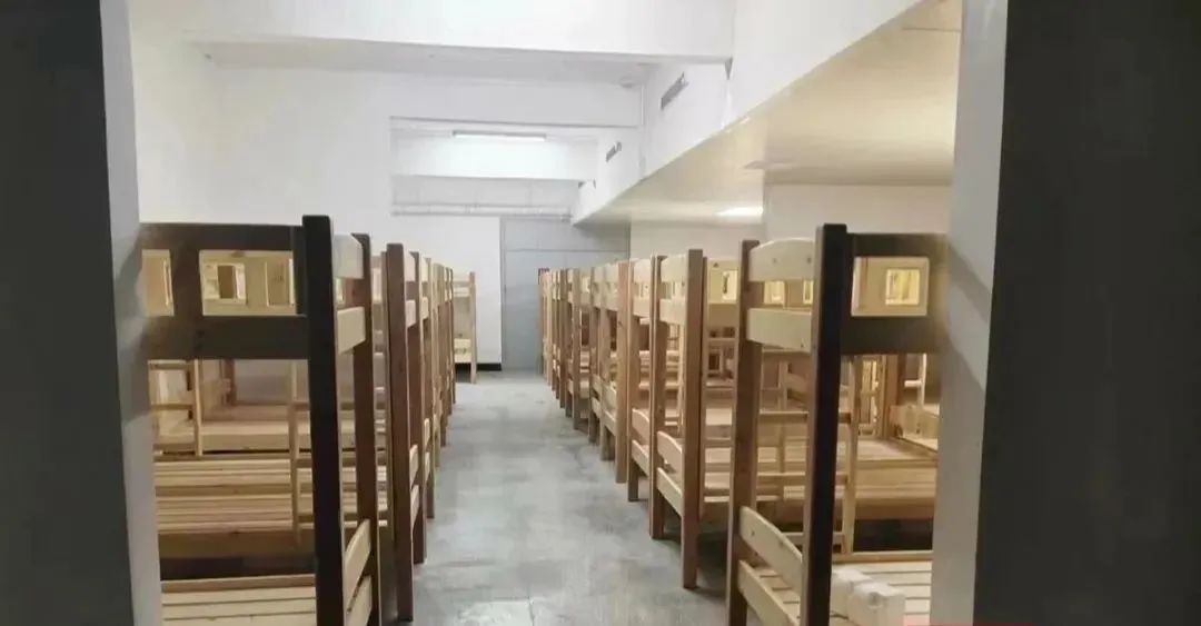 女生宿舍一间住48人?最新.