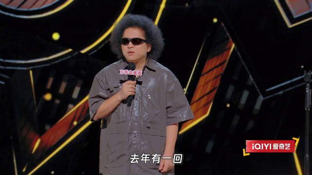地狱笑话的神黑灯老师 每次看黑灯的脱口秀都得自备一个木鱼…_新浪新闻