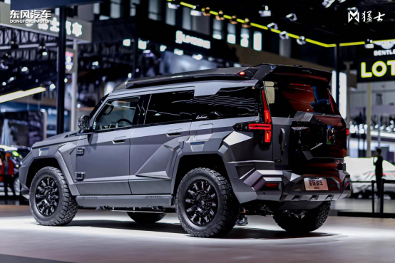 高端定制大放异彩,东风猛士科技"全明星"阵容惊艳成都车展-新浪汽车