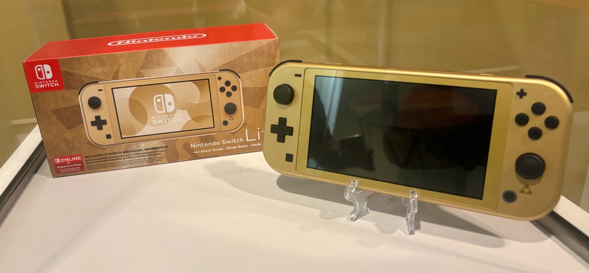 「Nintendo Switch Lite 海拉魯版」实物照片_新浪新闻