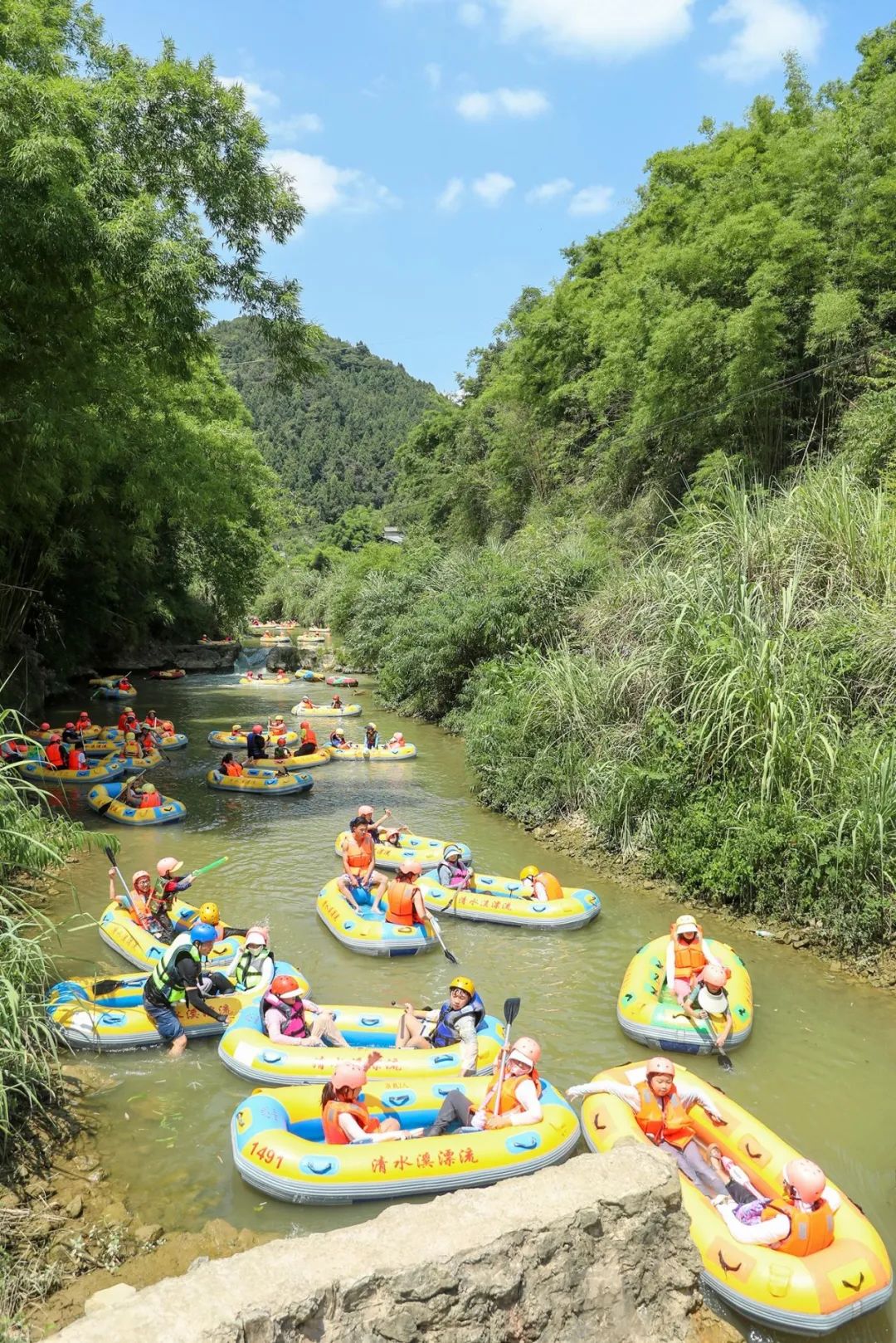 四川省广安市华蓥山天池峪峡谷漂流和邻水县梁板镇清水溪漂流景区