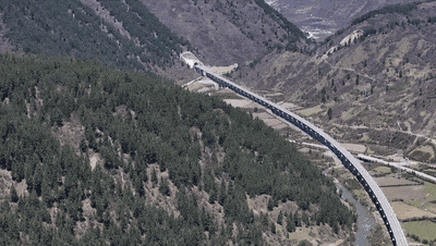 川青铁路德胜隧道周边环境。成兰铁路公司供图