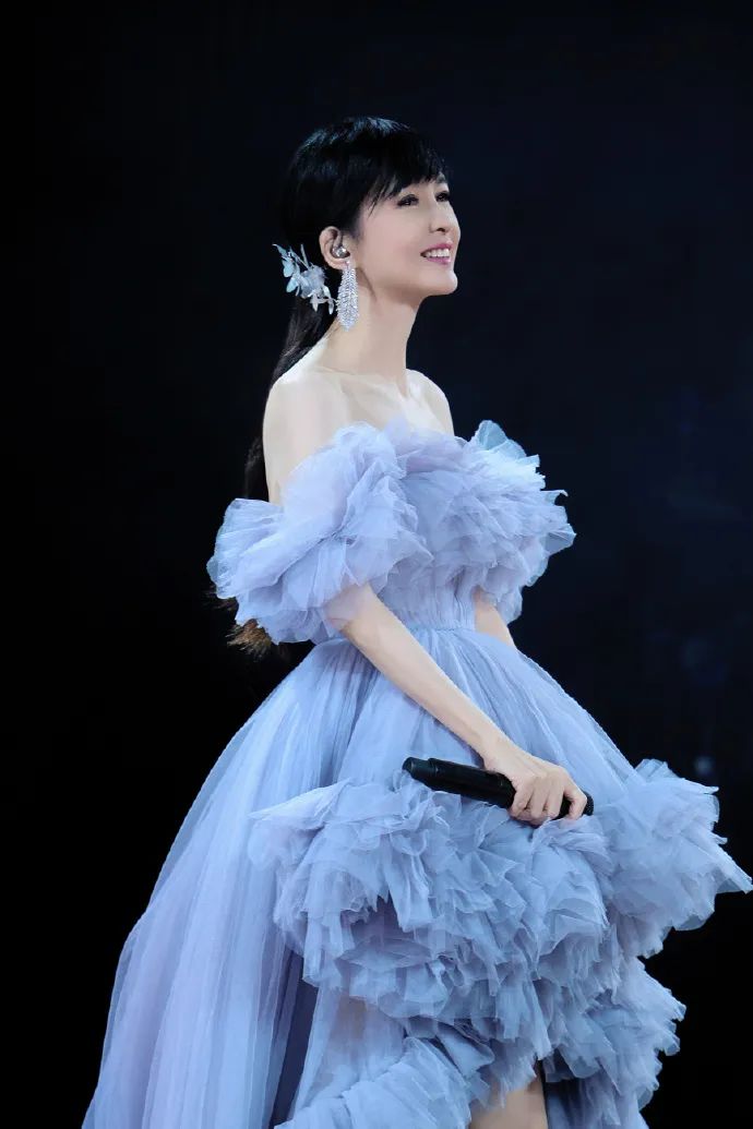 周慧敏宣布不再举办个人巡演|周慧敏|巡演|演唱会_新浪新闻
