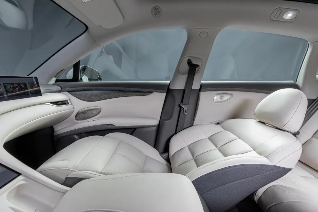 香疯了！这2台国产SUV马上上市，各家颜值担当，90%的人都纠结！