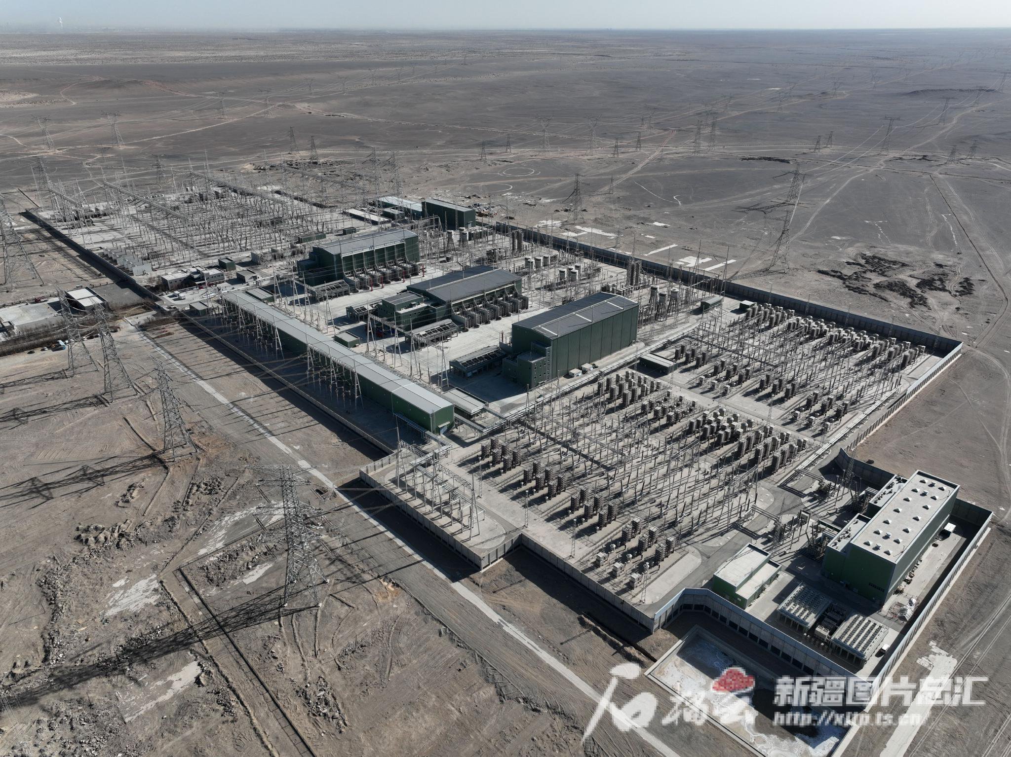 3月15日,±800千伏天山换流站鸟瞰图.陈凯 摄