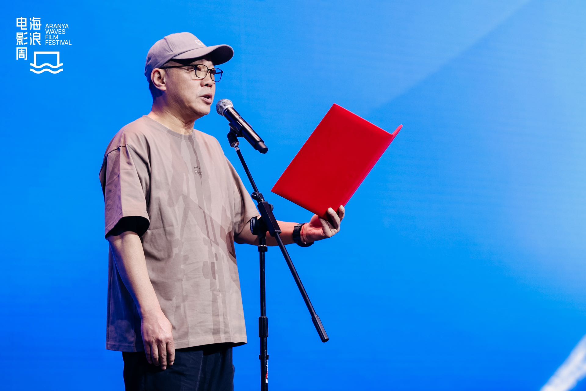 抖音上线付费聊天装扮商城，对标QQ首次试水社交商业化