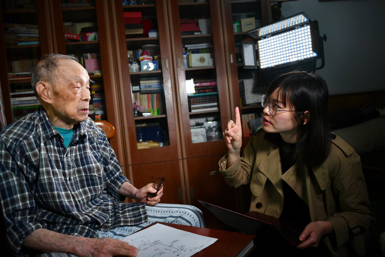 95岁战地记者张崇岫逝世,曾拍下一两千张抗美援朝战争照片