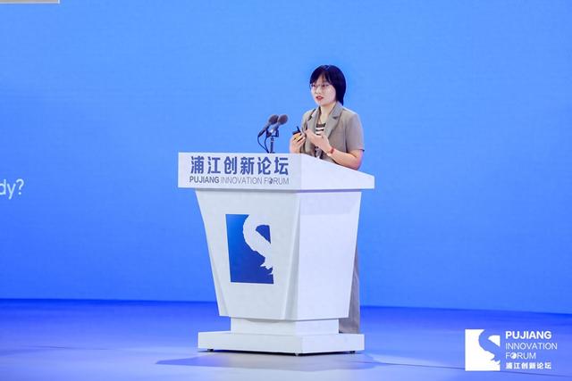 白蕊在主论坛演讲中。 专揽方供图