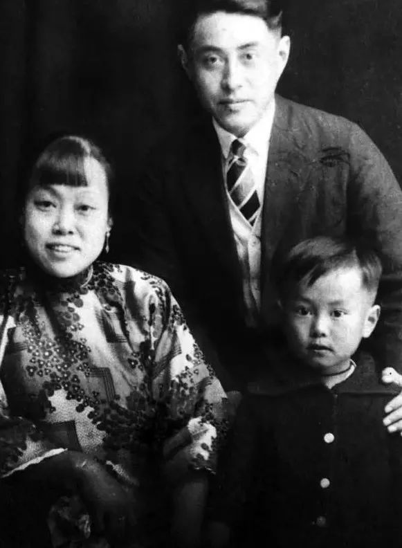 1929年，杨武之与夫人罗孟华、儿子杨振宁