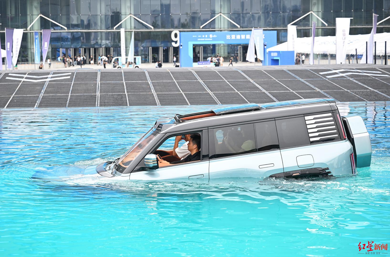 ▲仰望U8应急浮水