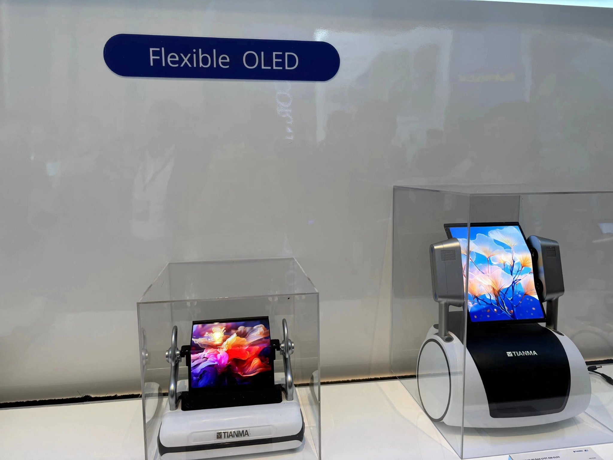 华为将发布三折叠手机，机构预测今年三折手机销量约20万台