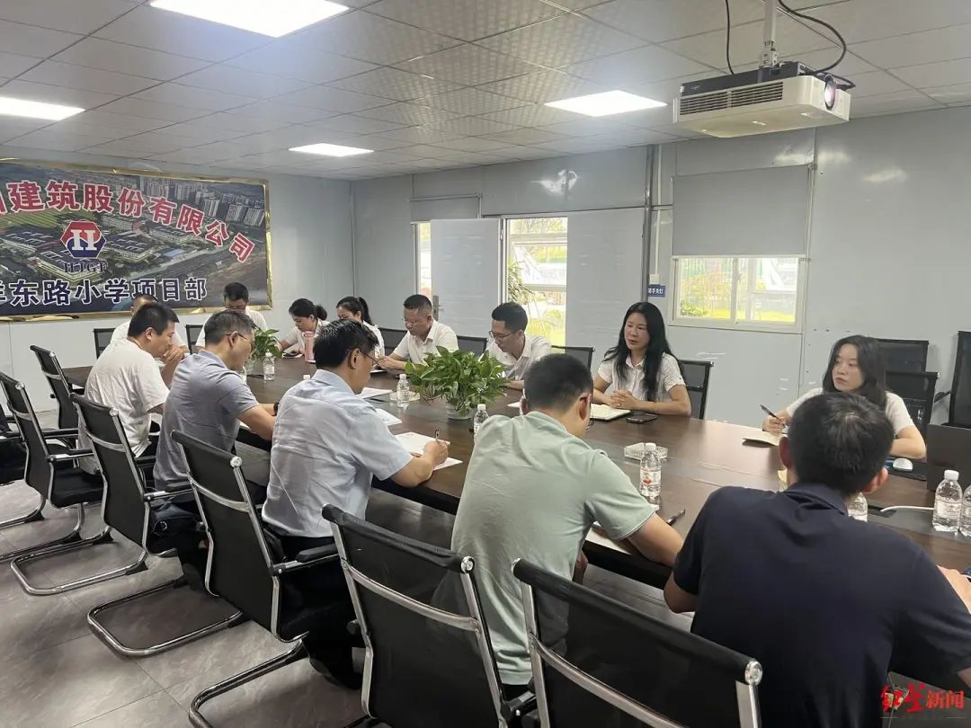 ▲成都市住建局在华阳建筑调研