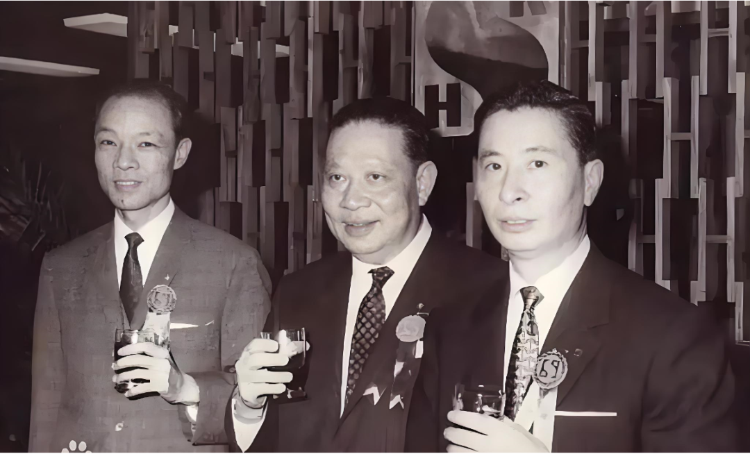 ▲由左至右别离为冯景禧、郭德胜、李兆基