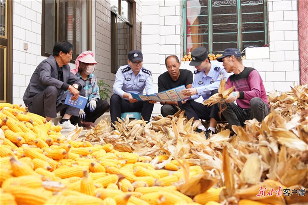 "田间警务"助丰收