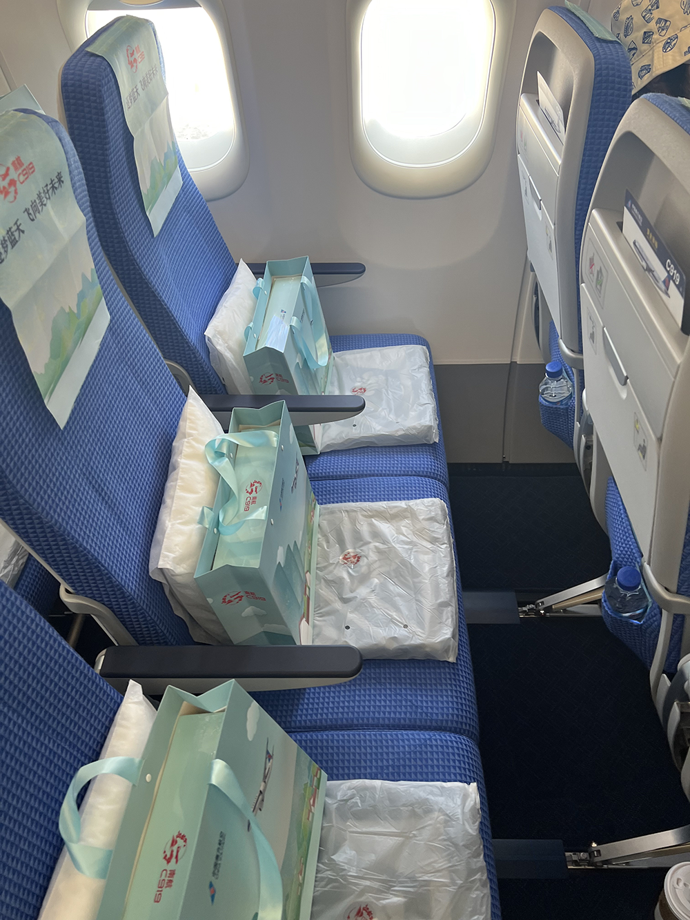 "南航飞行总队c919机队机长马楠介绍,飞机从中国商飞公司交付后,首先