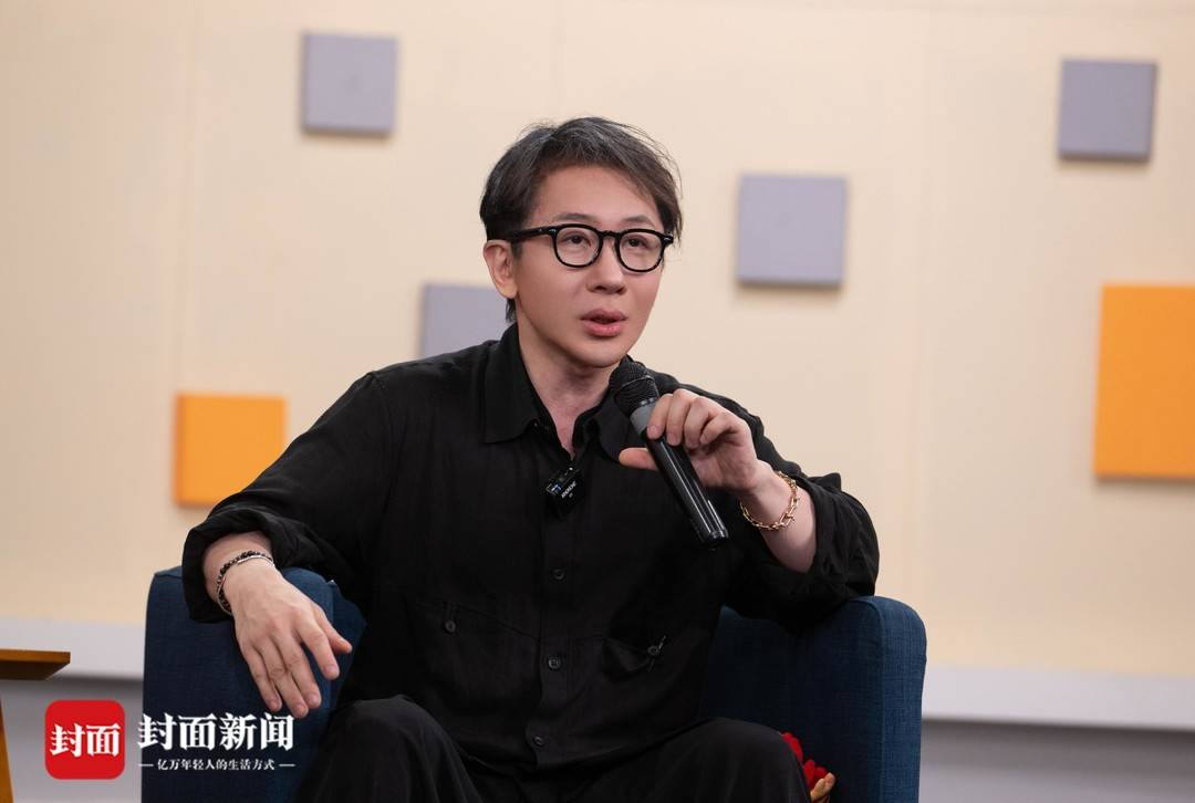 刘谦做客封面新闻的“魔法瞬间”｜图集|刘谦|魔术|表演_新浪新闻