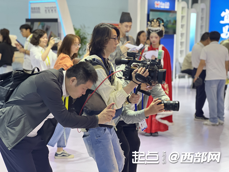 “2024相約絲博會(huì) 全國主流媒體看陜西”主題采訪活動(dòng)首站走進(jìn)第八屆絲博會(huì)展館