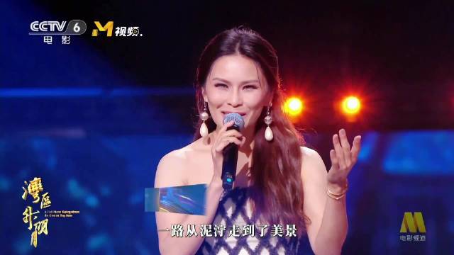 在的舞台上,台湾歌手周蕙甜美再现《约定》,声音一点都没变…|凤凰卫视|大湾区|音乐晚会|明月|80后_新浪新闻