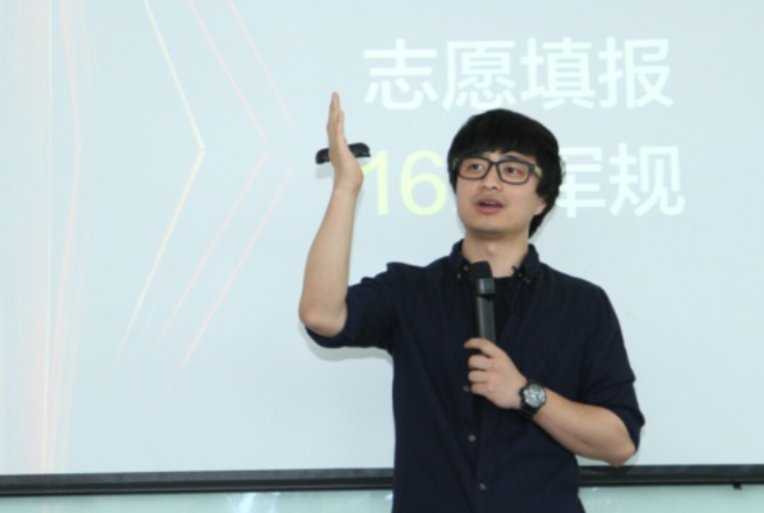 “喜剧打工人”刘旸:保持热爱,终生现役|喜剧|刘旸|表演
