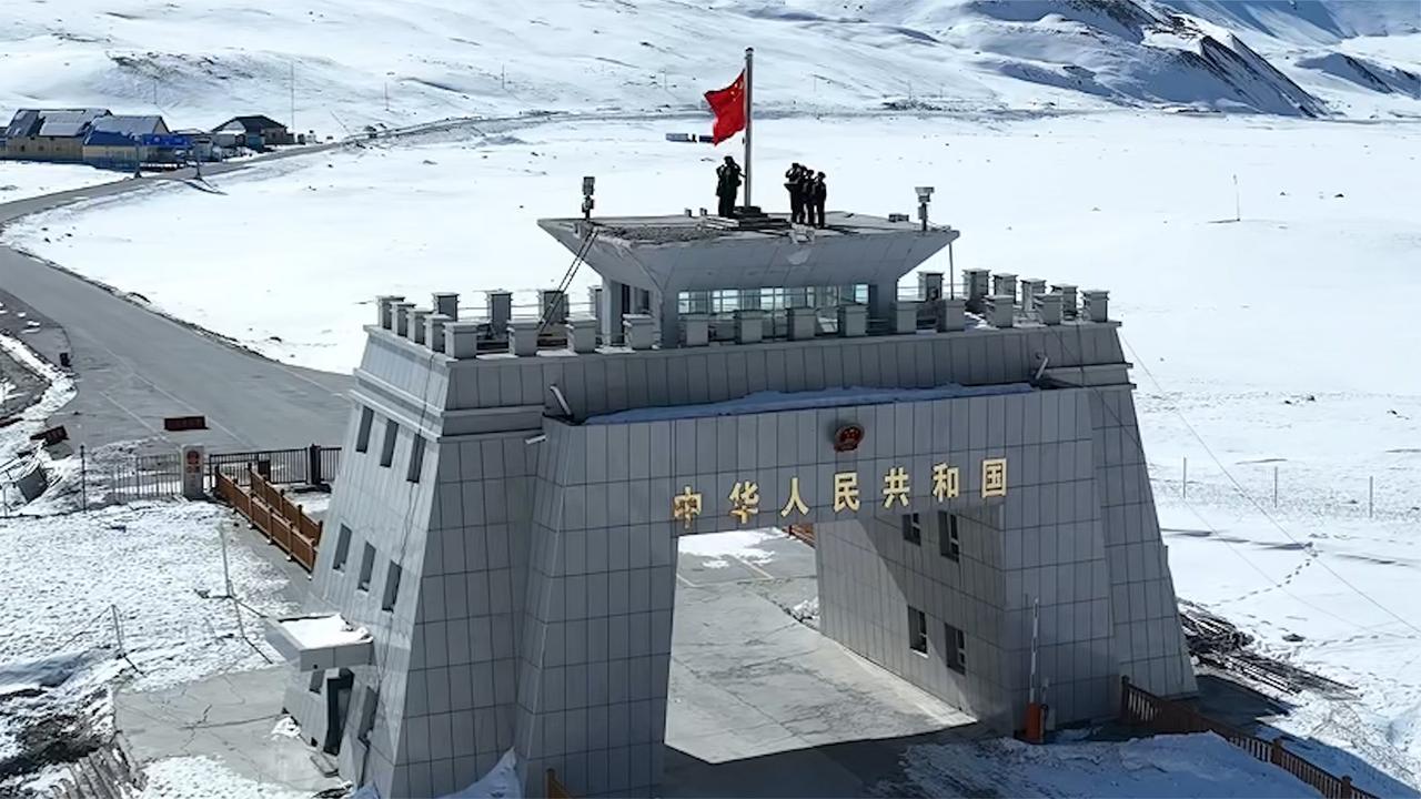 去帕米尔高原红其拉甫国门 看国旗升起!_新浪新闻