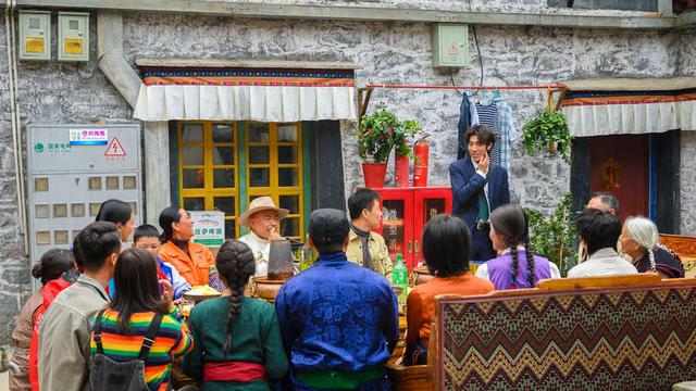 实习医生扎西跟随医疗队前往那曲地区