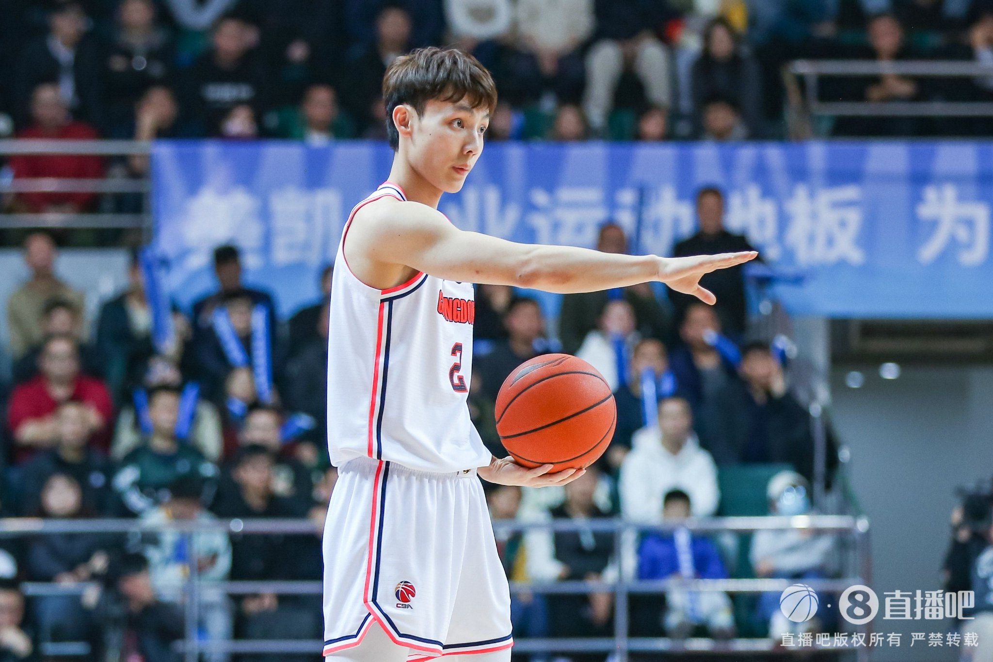 😠被CBA裁判点名抱人!徐杰疑似回应:公平公正公开可以吗?|徐杰|CBA_新浪新闻
