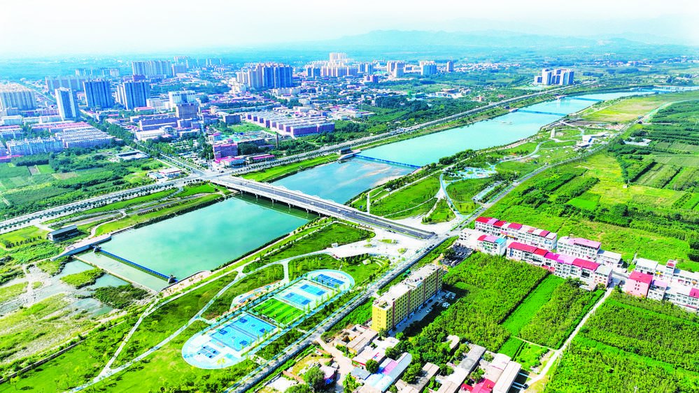 俯瞰赞皇县城,美景如画.本报记者 张晓峰 摄