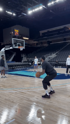 詹姆斯最早到场备战太阳：今日或与布朗尼首次同场 杜兰特坦言太疯狂-詹姆斯vs杜兰特全明星