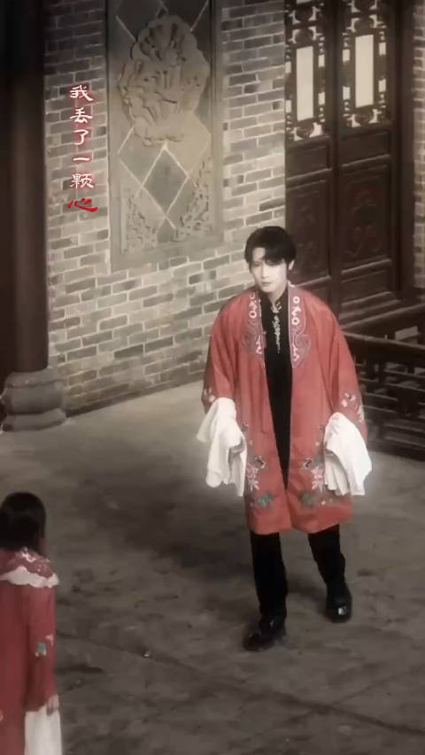 cos《我不是戏神》中的陈伶,红衣戏装一手血泪太有宿命感了…|郑业成|戏衣|武生|大成|小说_新浪新闻