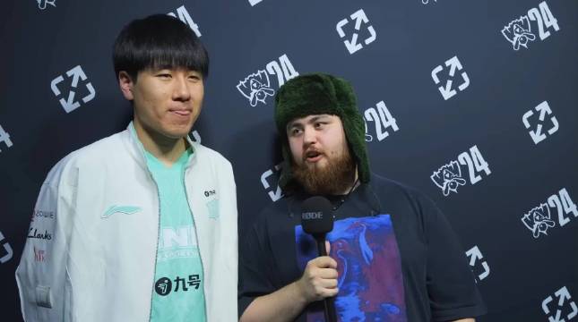外媒记者对Scout发型的好奇: Q:我想问你个有趣的问题,可能会有点尴尬…_新浪新闻