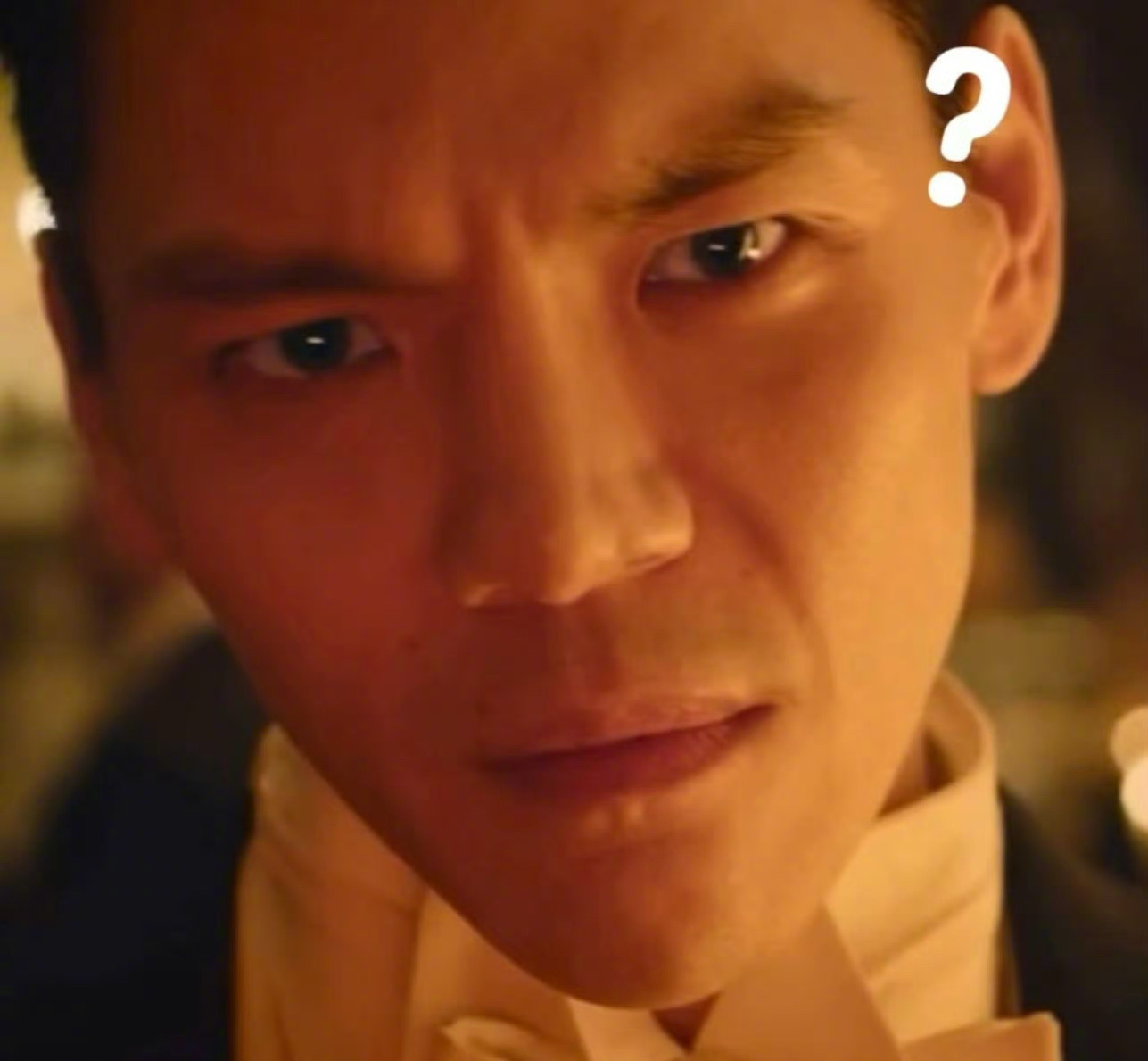 向佐向右向前看都有了!向佐演技真的好抽象!|向佐|演技|致敬_新浪新闻
