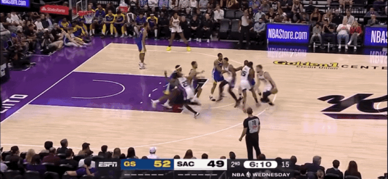 NBA季前赛：勇士28记三分射落国王 库里13分德罗赞首秀6中6-2020勇士队季前赛